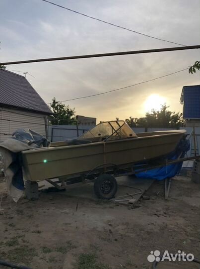 Продаю моторную лодку