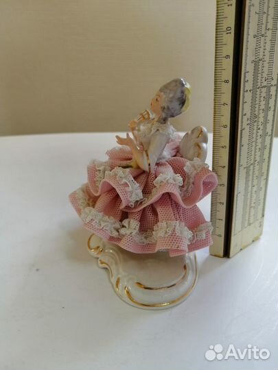 Кружевница. Фарфоровая статуэтка Дамы. Дрезден