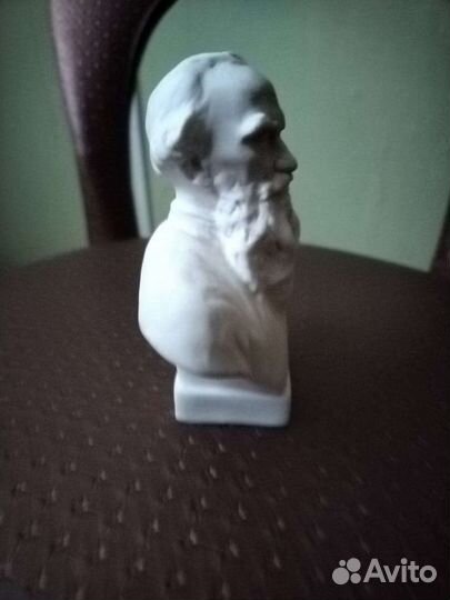 Бюст Лев Толстой