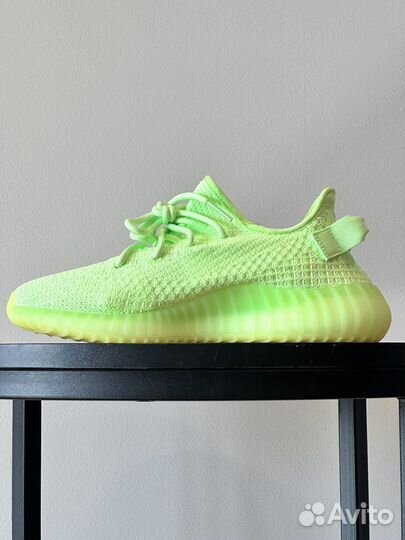 Кроссовки Adidas Yeezy Boost 350 v2 Glow