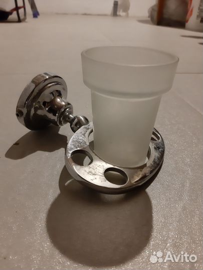 Держатель для зубных щеток