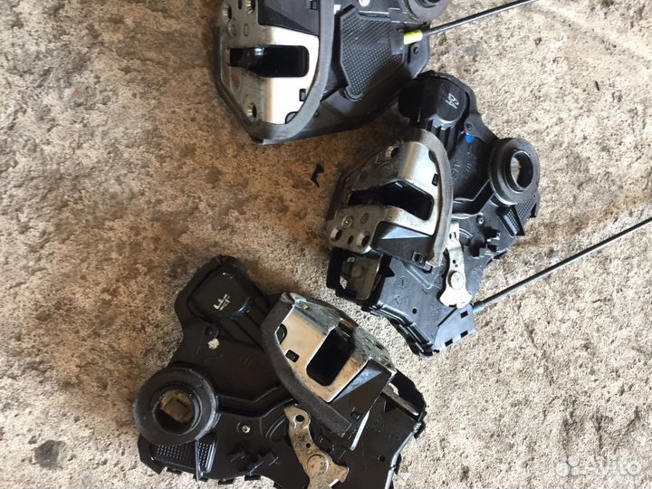 Toyota Venza замок двери