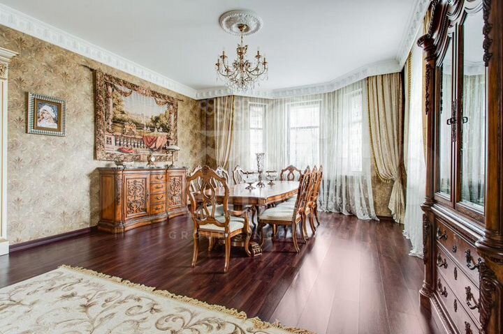 Дом 377 м² на участке 20 сот.