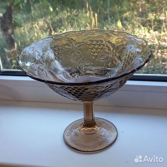 Ваза для фруктов и розетки.Цветное стекло