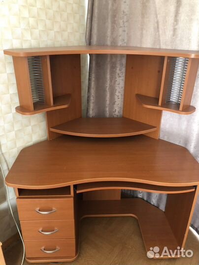 Компьютерный угловой стол