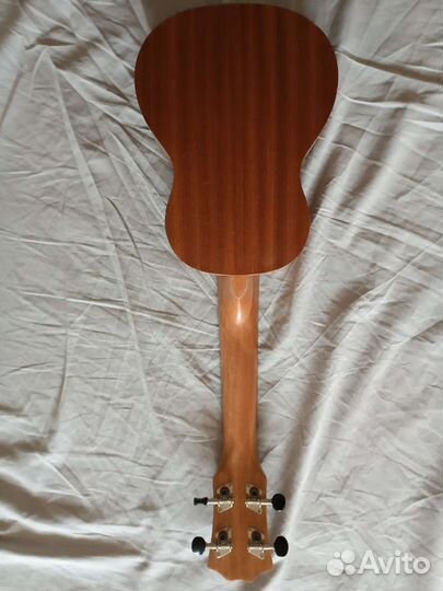 Укулеле тенор