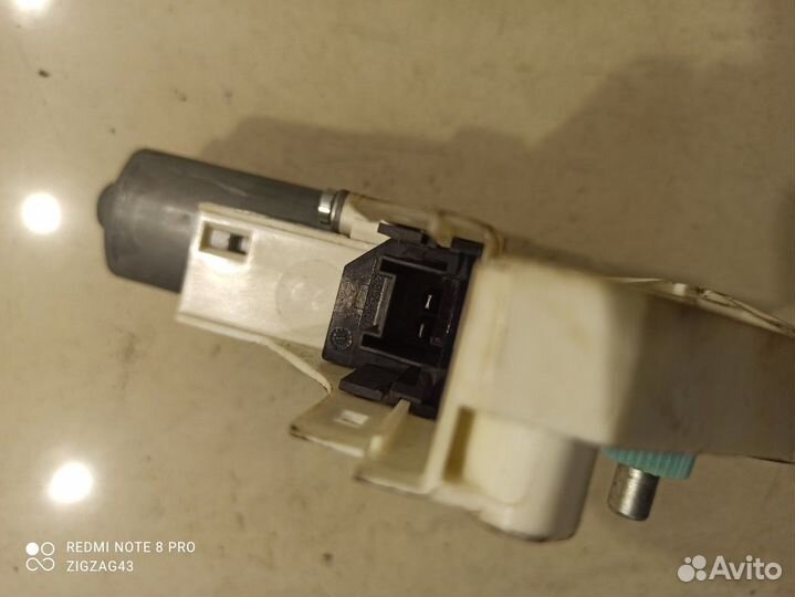 Моторчик стеклоподъемника (передний левый)