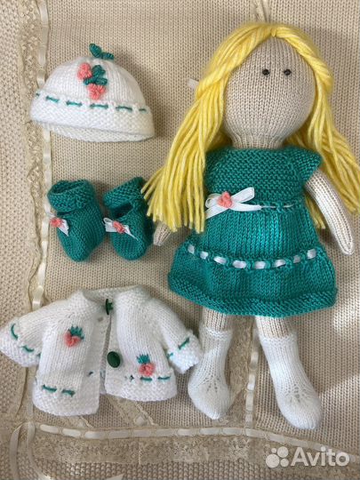 Игрушка вязаная кукла