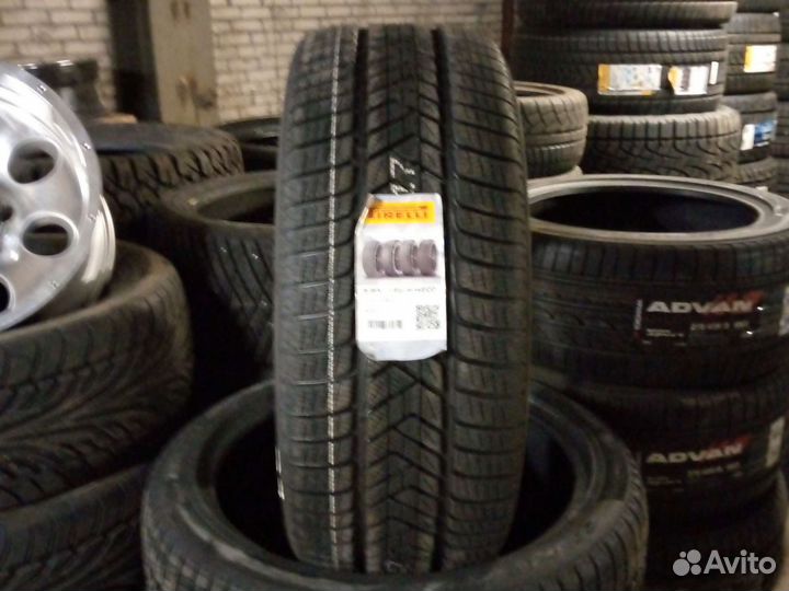 Pirelli Scorpion Winter RFT 275/40 R22 и 315/35 R22 111V