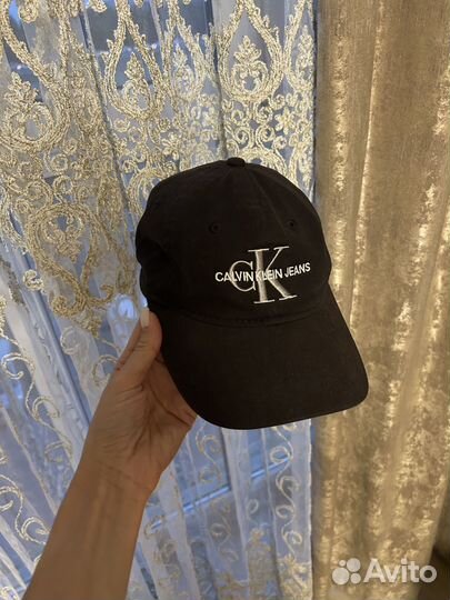 Продам бейсболку Calvin Klein унисекс