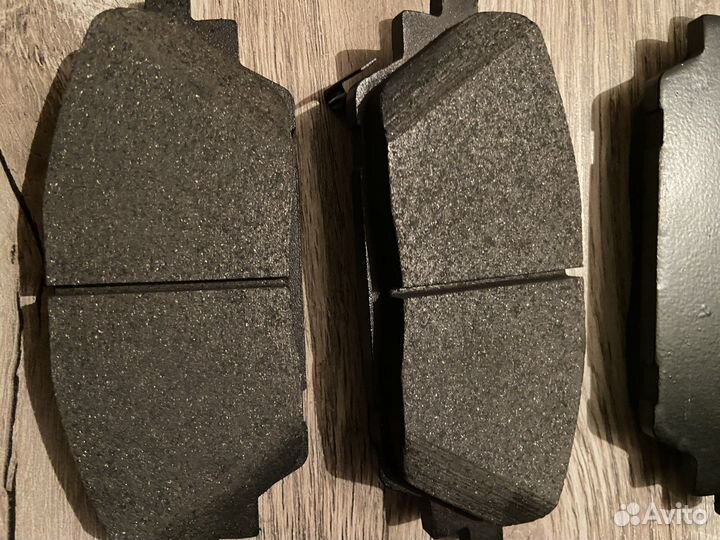 Передние тормозные колодки на Mazda 3 (2018