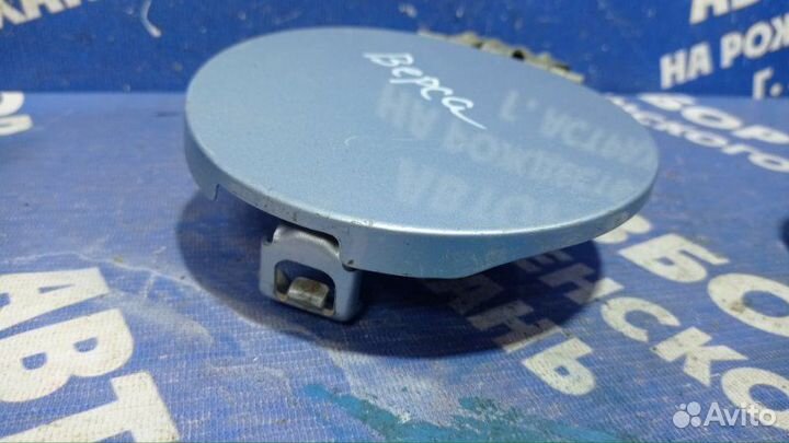 Лючок бензобака Toyota Verso минивен 2ZR-FE 2009