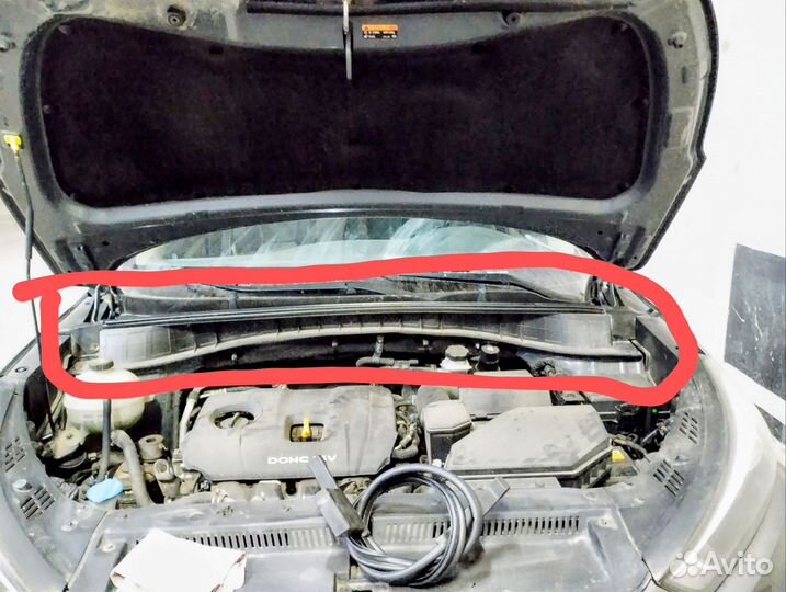 Уплотнитель капота (жабо) Hyundai Tucson 3