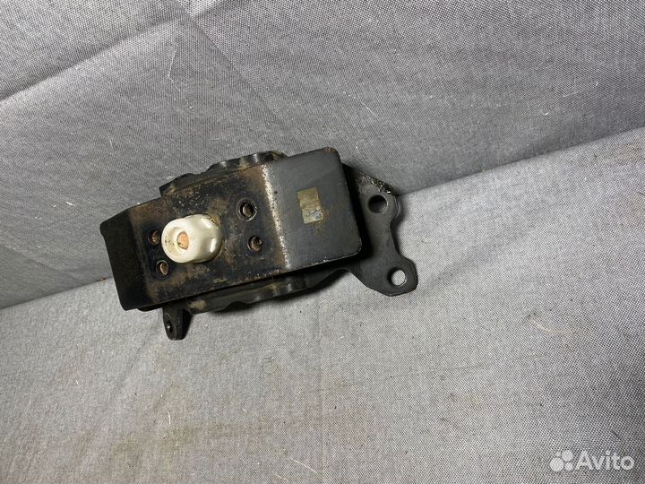 Подушка АКПП Lexus LX 570