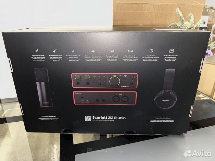 Focusrite Scarlett 2i2 Studio 4th Gen