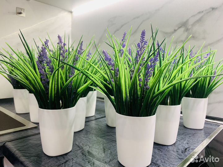 Искуственная осока, зелень, цветы в кашпо, декор