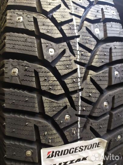 Bridgestone Blizzak Spike-02 225/55 R17