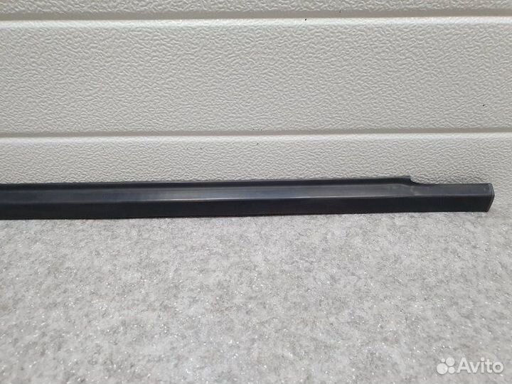 Молдинг стекла (бархотка) передний левый