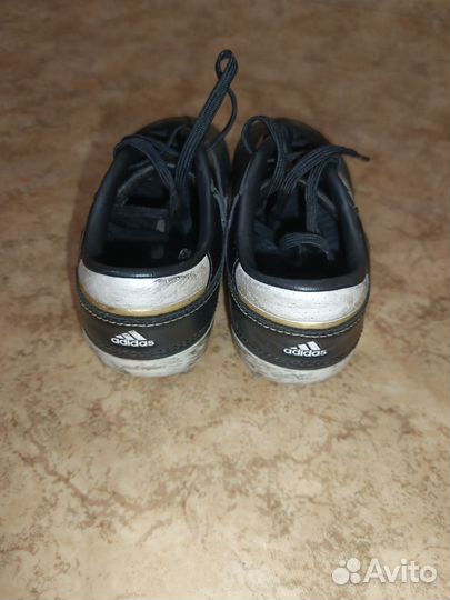 Детские футбольные бутсы