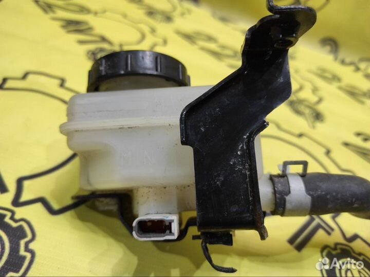 Главный тормозной цилиндр Nissan Teana J32 VQ25DE