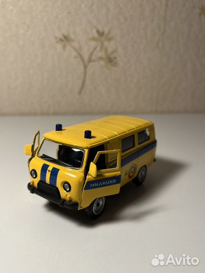 Модель машины УАЗ 39625 Милиция 1:43 Autotime