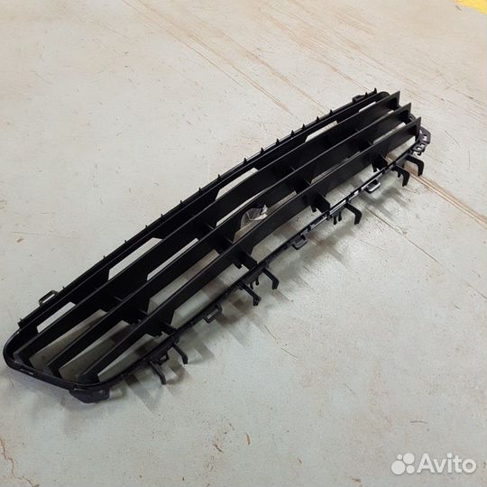 Решетка в бампер центральная Opel Astra H