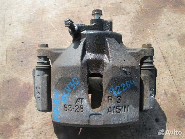 Суппорт передний правый Toyota Camry ACV30 2AZ-FE