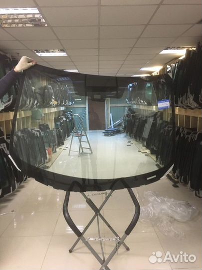 Лобовое стекло на Мазда 3