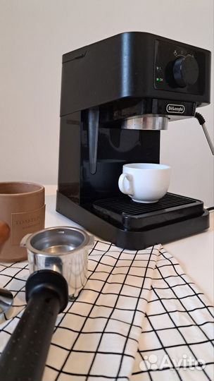 Кофеварка рожковая delonghi EC230.BK