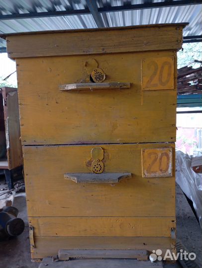 Ульи для пчел и пасечный инвентарь
