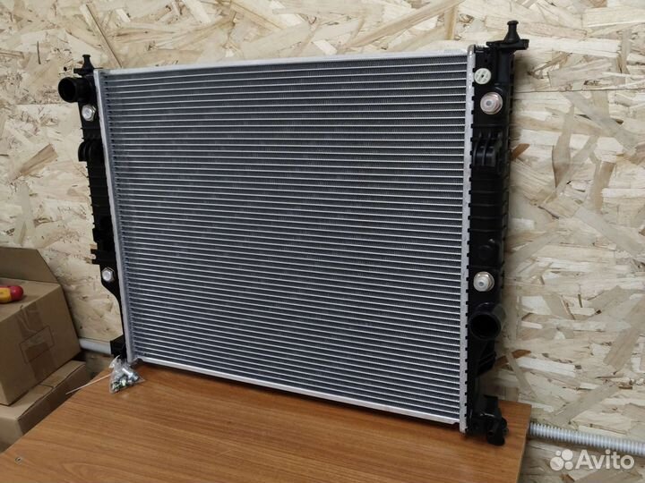 Мерседес радиатор охлаждения 164 А2515000703