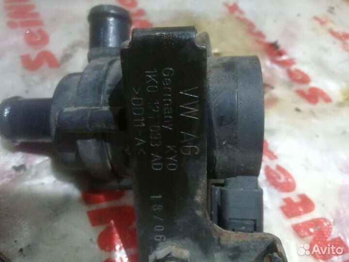 Помпа насос водяной Volkswagen Golf 5, 1.4, BLG