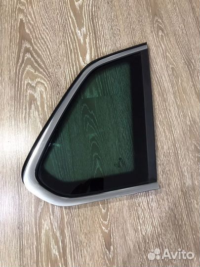 Стекло заднего правого крыла Фольксваген Тигуан