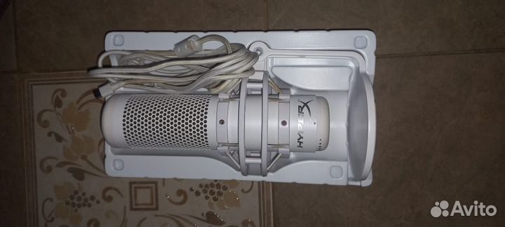 Микрофон HyperX QuadCast S белый