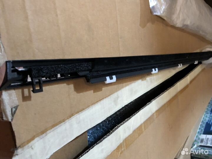 Наружн уплотн задн пр двери Genesis G80 83220T1001