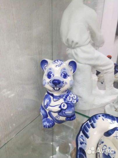 Разные фигурки Гжель,маслёнка,шкатулка,чайнница