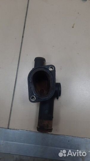 Тройник системы охлаждения Volkswagen Golf