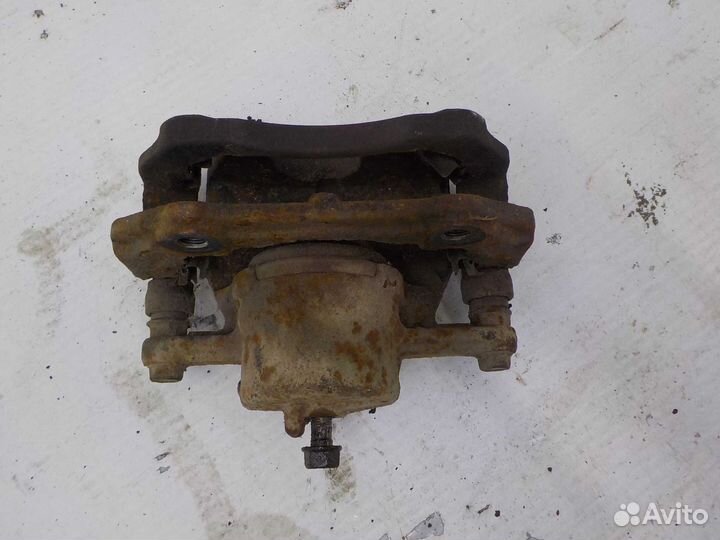 Суппорт suzuki grand vitara передний левый