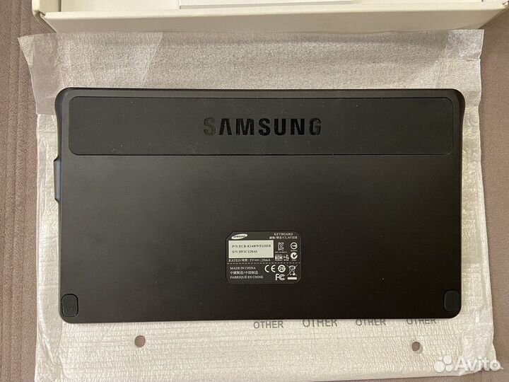 Клавиатура Samsung Galaxy Tab 10.1 Keyboard Dock