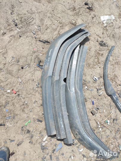 Юбка переднего бампера Toyota Avensis