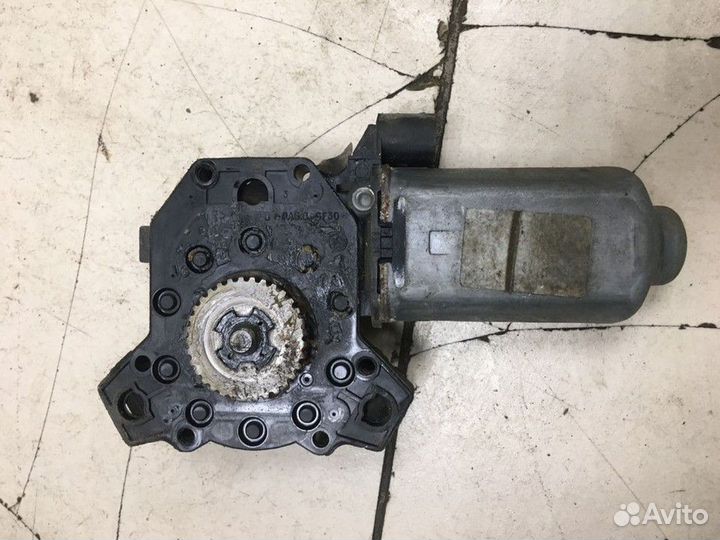 Моторчик стеклоподъемника задний левый