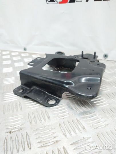 Площадка аккумулятора Mazda 3 BL (2008—2011)