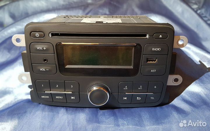 Штатная магнитола Renault Duster (2012)