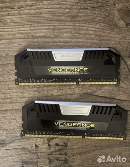 Материнская плата с процессором и памятью