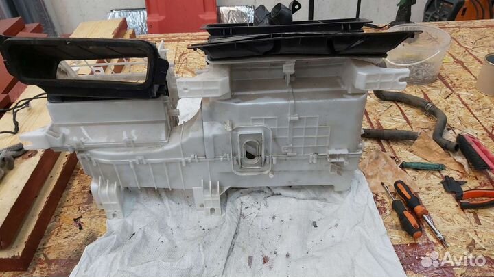 Корпус отопителя печки Митсубиси Лансер 10