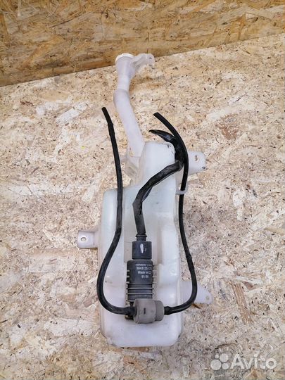 Бачок омывателя Mitsubishi Outlander XL