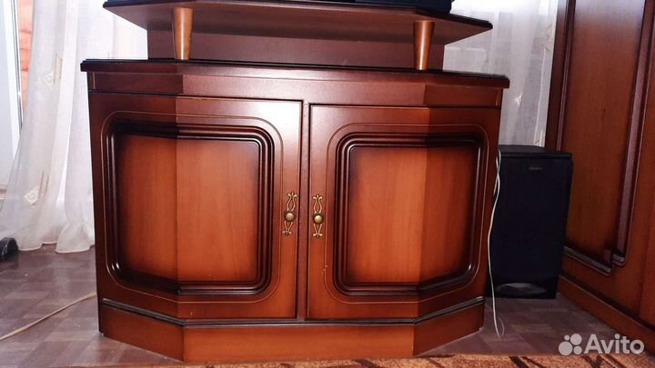 Тумба под телевизор