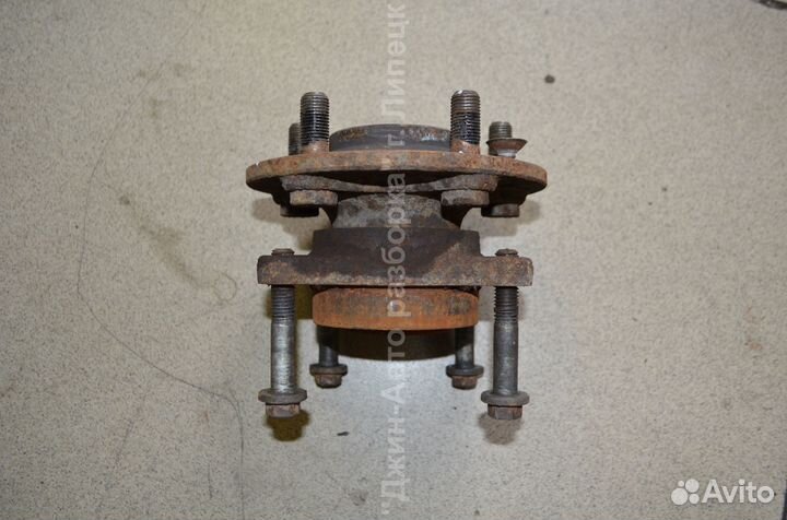 Ступица передняя Land Rover Discovery 3 LR014147