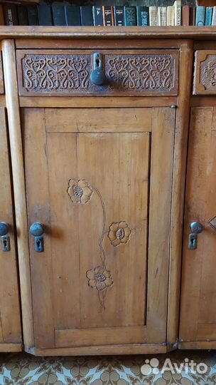 Антикварный буфет и шкаф