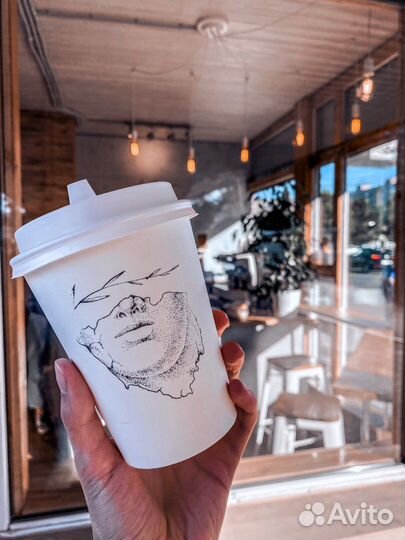 Бариста в кофейню